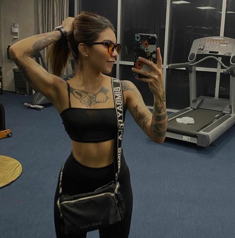 Fernanda Garcia naked model images