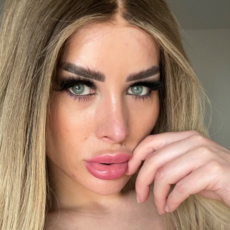 Aline xxx star picture