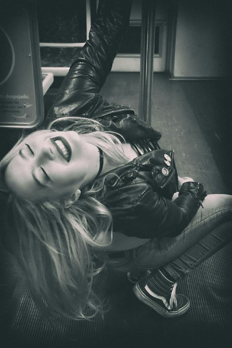 Nikkilodeon sexy model photos