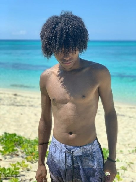 OfficialMikey242 star nude pic