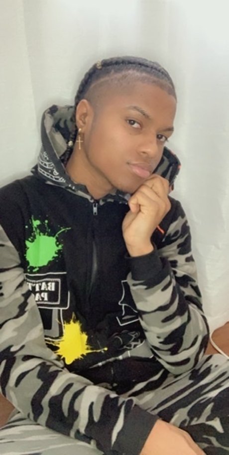 OfficialMikey242 model free picture