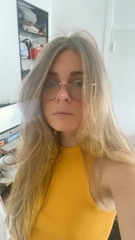 Frenchy Holly star high quality img