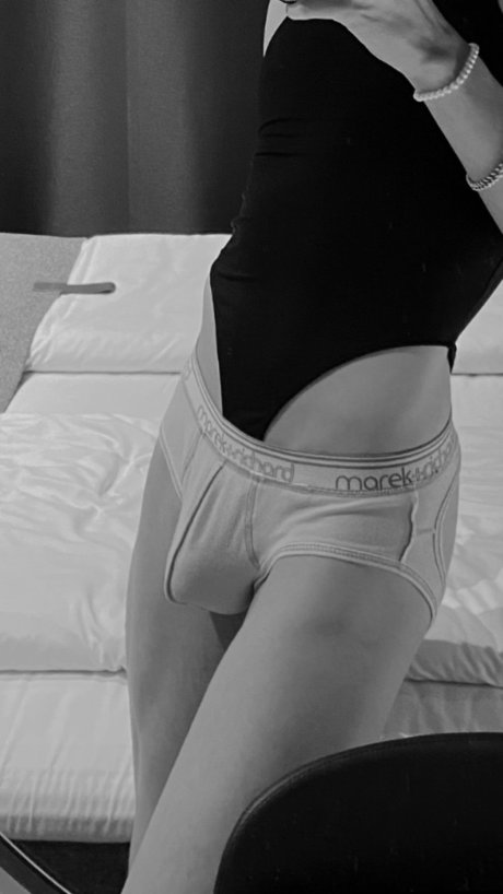 noel_ model top picture