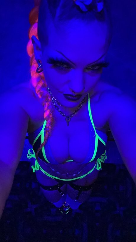 Nite Satellite star adult pic