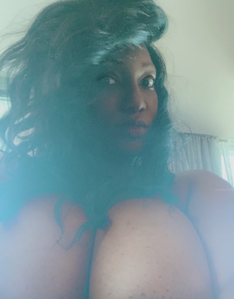 Nita Milan model perfect pictures