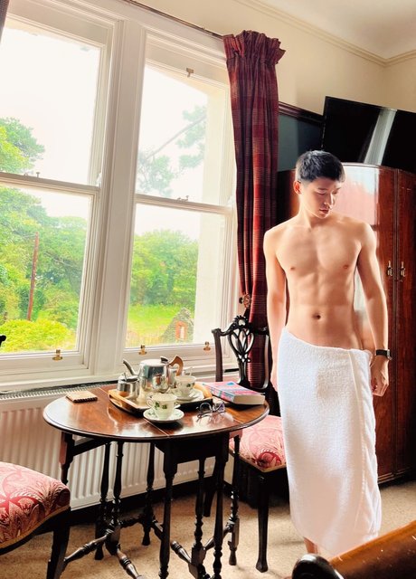 Pierre Bizarre nude actress pic