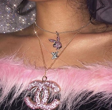 yours truly model exclusive pic