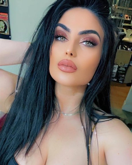 QueenofPersia sexy pornstar picture