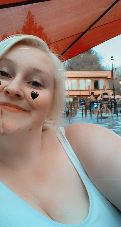 Queen of Curves adult model archive