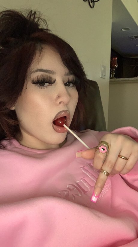 b by model top pictures