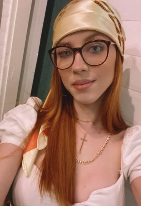 RED SWEET TS hd model pic