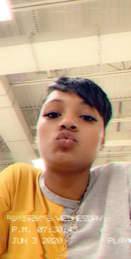 Sylly naked model photos