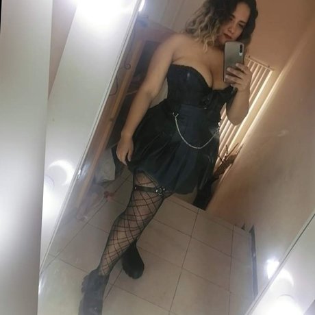 REASGIRL exclusive model image