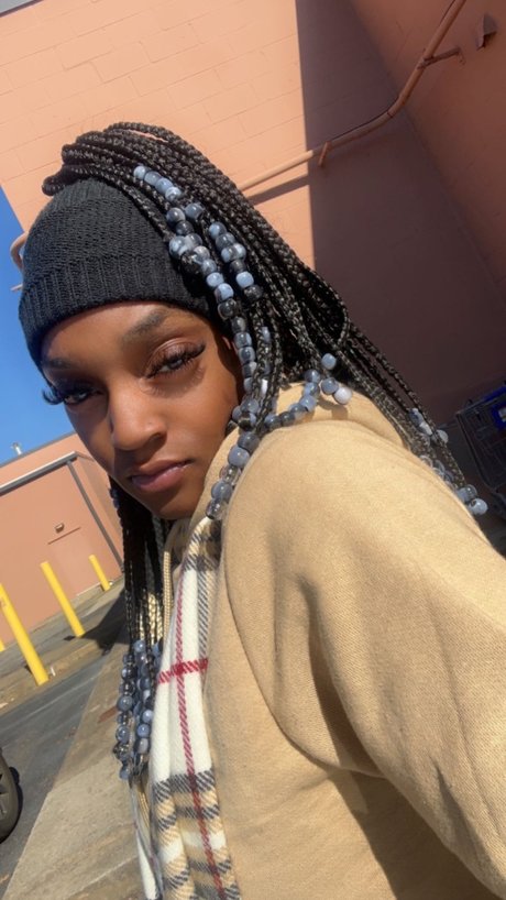 Rayah Paul nude model pictures