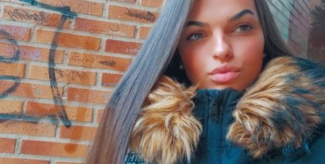 _R A X E T Q U E E N_ model adult pics