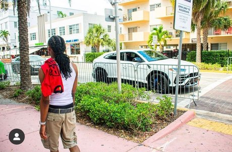 Famous Twin model exclusive pics