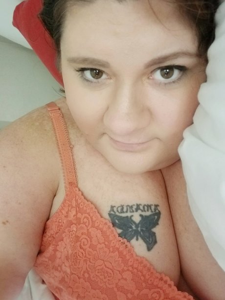 Sweet and wet nudes model photo