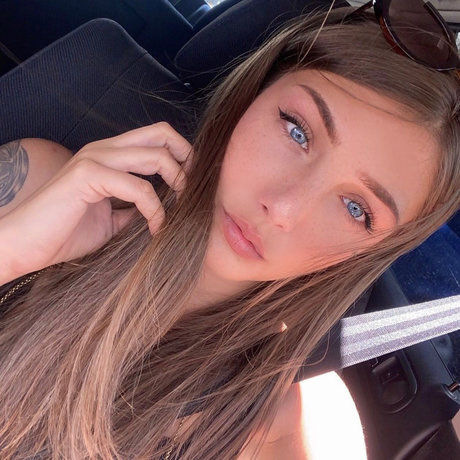 Manuela Elena_ actress photo