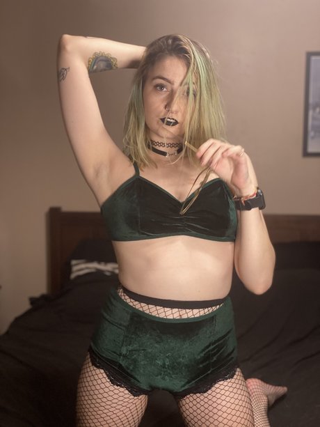 Manic Mondae hot actress images