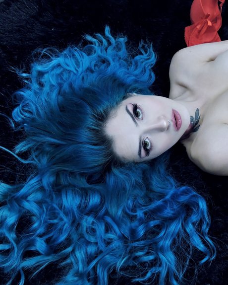 Roma Mariposas model hot pic