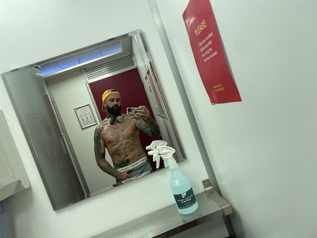 Robbiegaine21 pornstar naked pictures