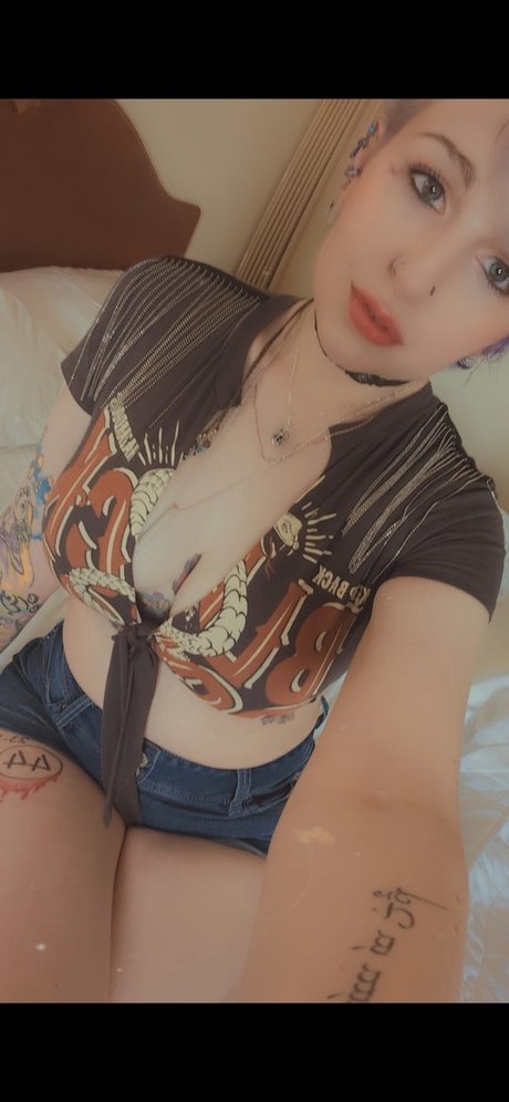 Marie Night model top image