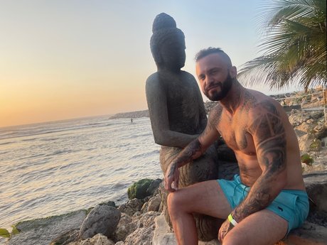 Brandon Bangs model pornographic photos