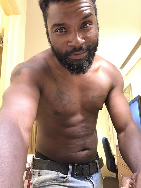 Sunny D star nude photos