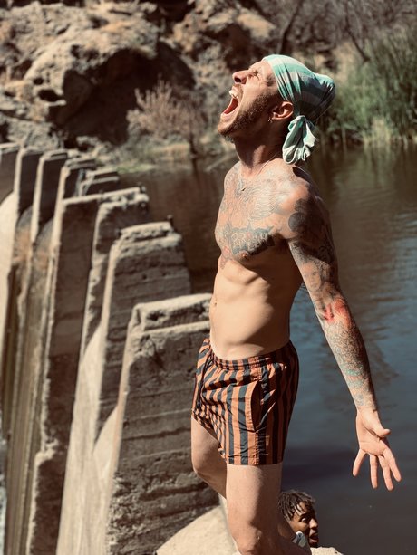 Dick Dickensen nude star picture