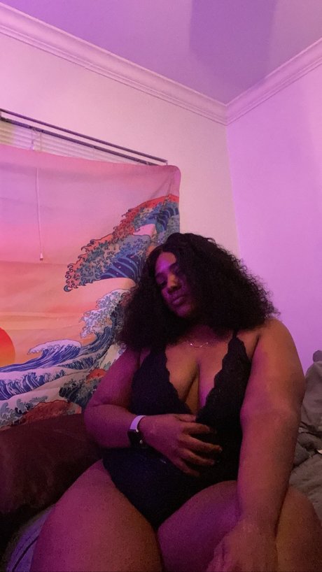 MaskedUpFiji model naked img