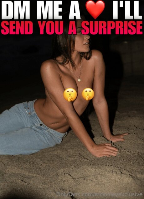 McKinley Richardson star sexy pic