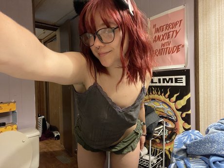 MayaHoliday nude model photos