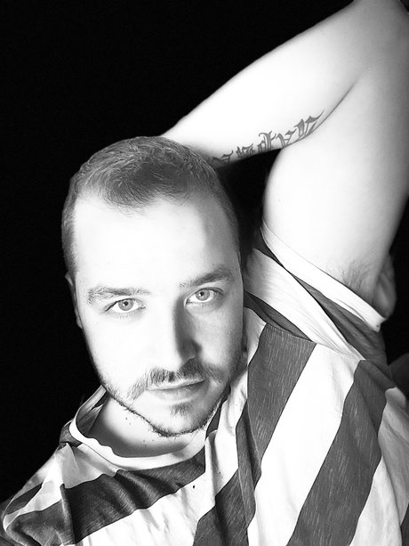 MaxMrWhite117 model high quality photos