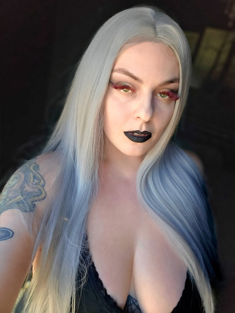 Metal Kitten exclusive model pic