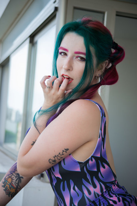 Triplexotic star naked pictures