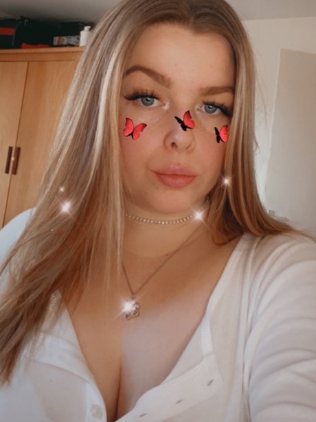 BeckaLouiisee model porn image