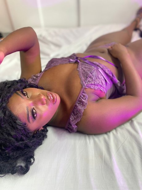 Bella Avila pornstar exclusive photos