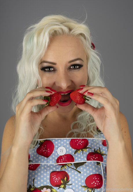 Aneta Hradecka erotic pornstar gallery