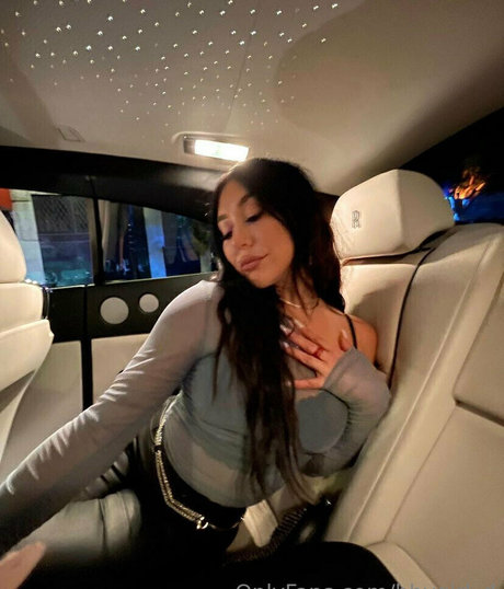 divinedaniela exclusive model pics