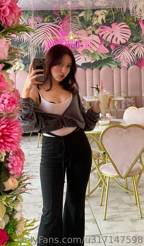 elliemooree nude star picture