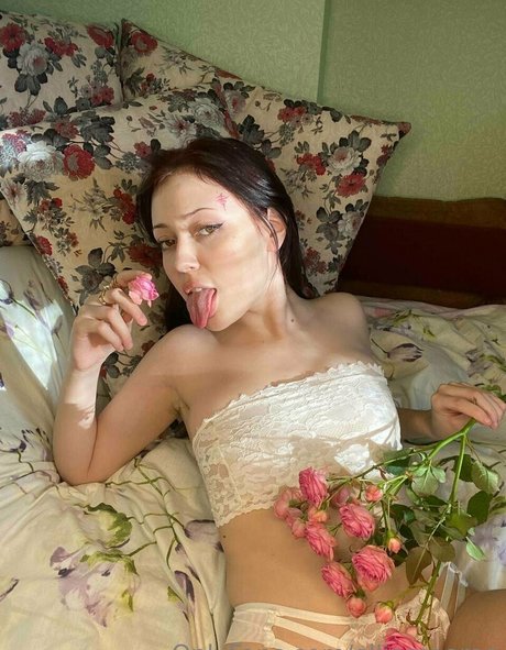 elliemooree xxx model pic