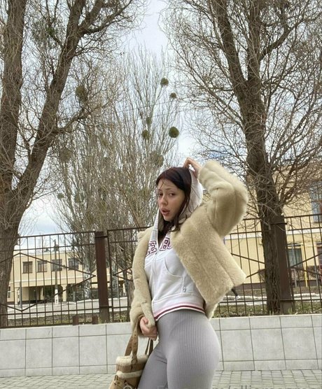 elliemooree sex model photo