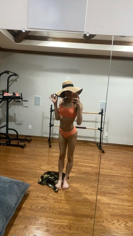 Monetforma art model photos