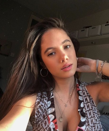 Saoirse Alicia Behzadi exclusive pornstar photos