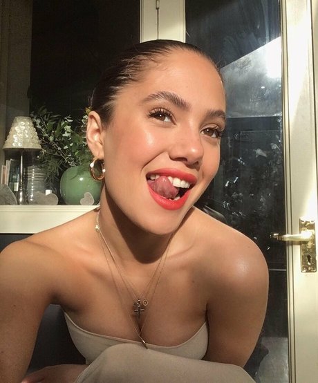 Saoirse Alicia Behzadi star adult picture