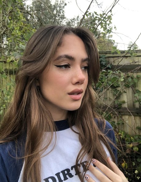 Saoirse Alicia Behzadi top actress gallery