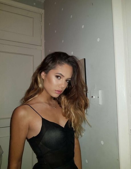 Saoirse Alicia Behzadi hd star picture