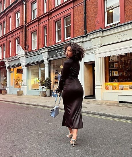 Paola Locatelli xxx pornstar image