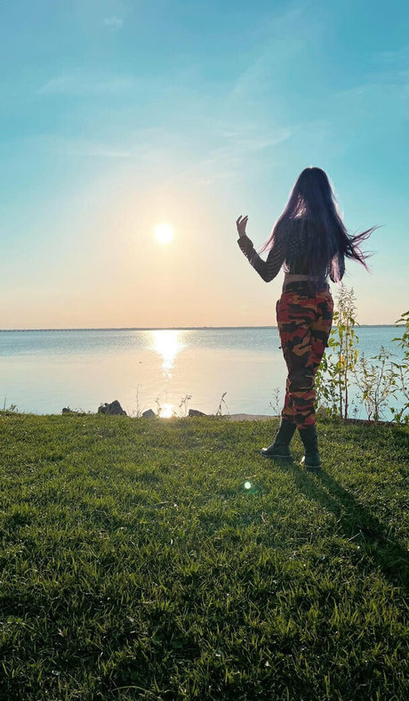 kinkynyrafree top model pictures