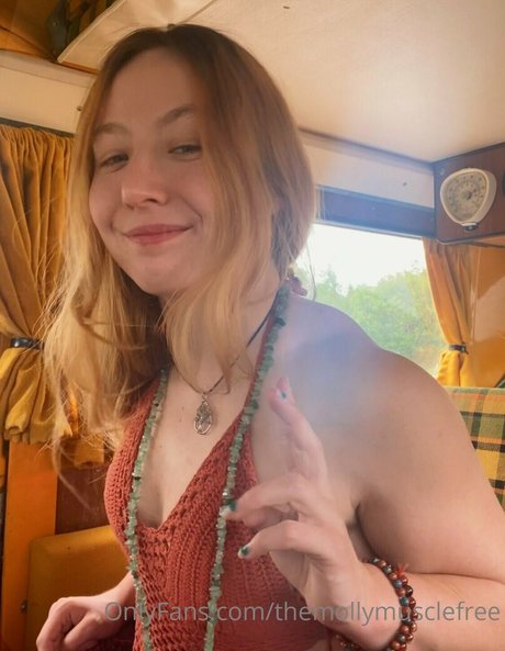 themollymuscle pretty pornstar img